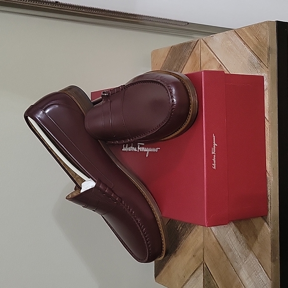 SALVATORE FERRAGAMO RICCARDO LEATHER LOAFER - Picture 6 of 7